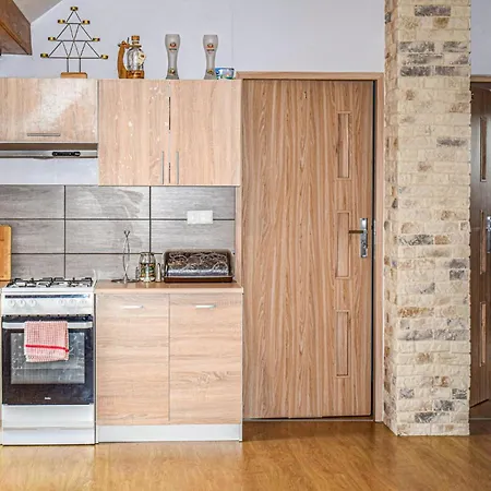 3 Bedroom Beautiful In Biskupiec Lägenhet *